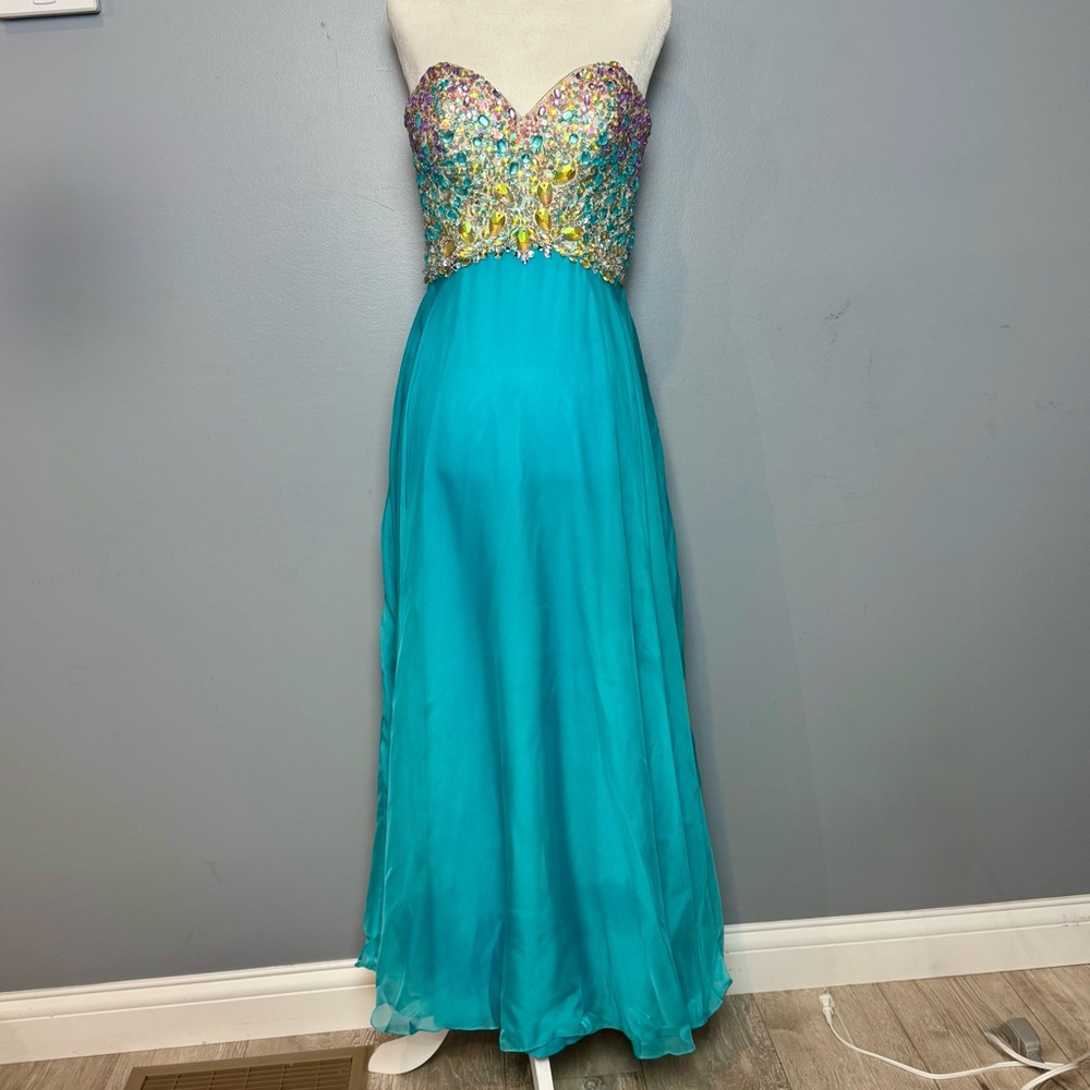 Vibrant Strapless Turquoise Gown